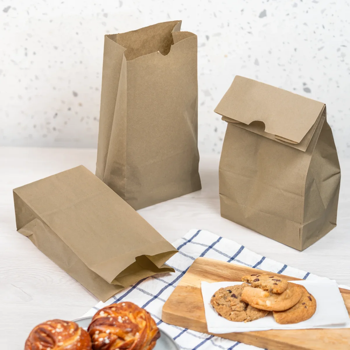 Karat Brown Paper Bags, 8 lb, 1,000 ct – Kraft Grocery, Lunch, and Takeout Bags, Bulk Pack 8443
