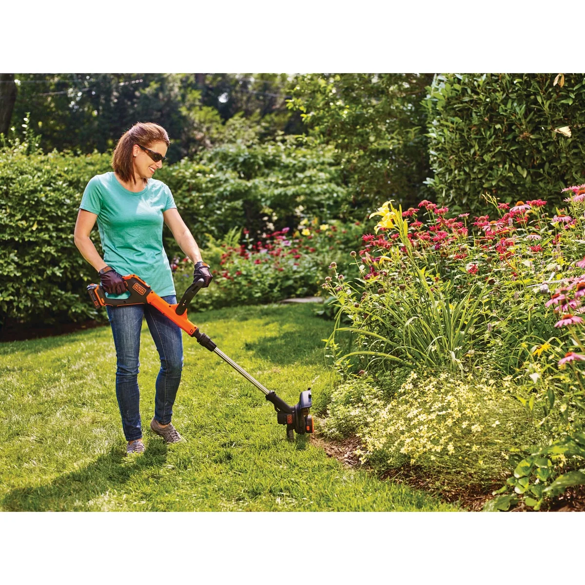 BLACK+DECKER 20V MAX Lithium-Ion 12 in. Cordless String Trimmer/Edger Kit (1.5 Ah) 3707