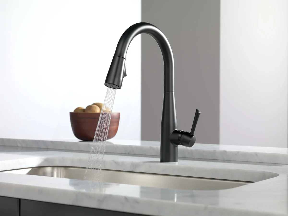 Delta Faucet Delta 9113-BL-DST Essa Single Handle Pull-Down Kitchen Faucet in Matte Black 9701