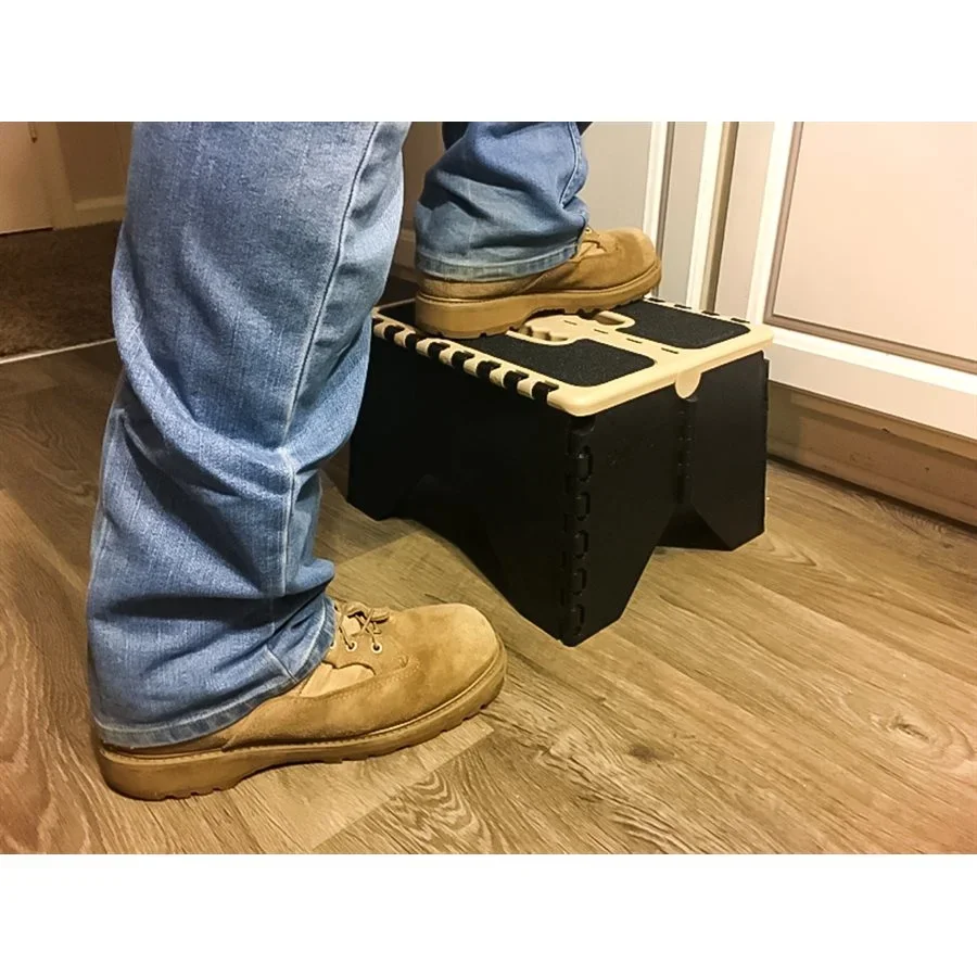 Camco Step Stool - 300 Pound Weight Capacity - Multicolor, Plastic (43638) 4761