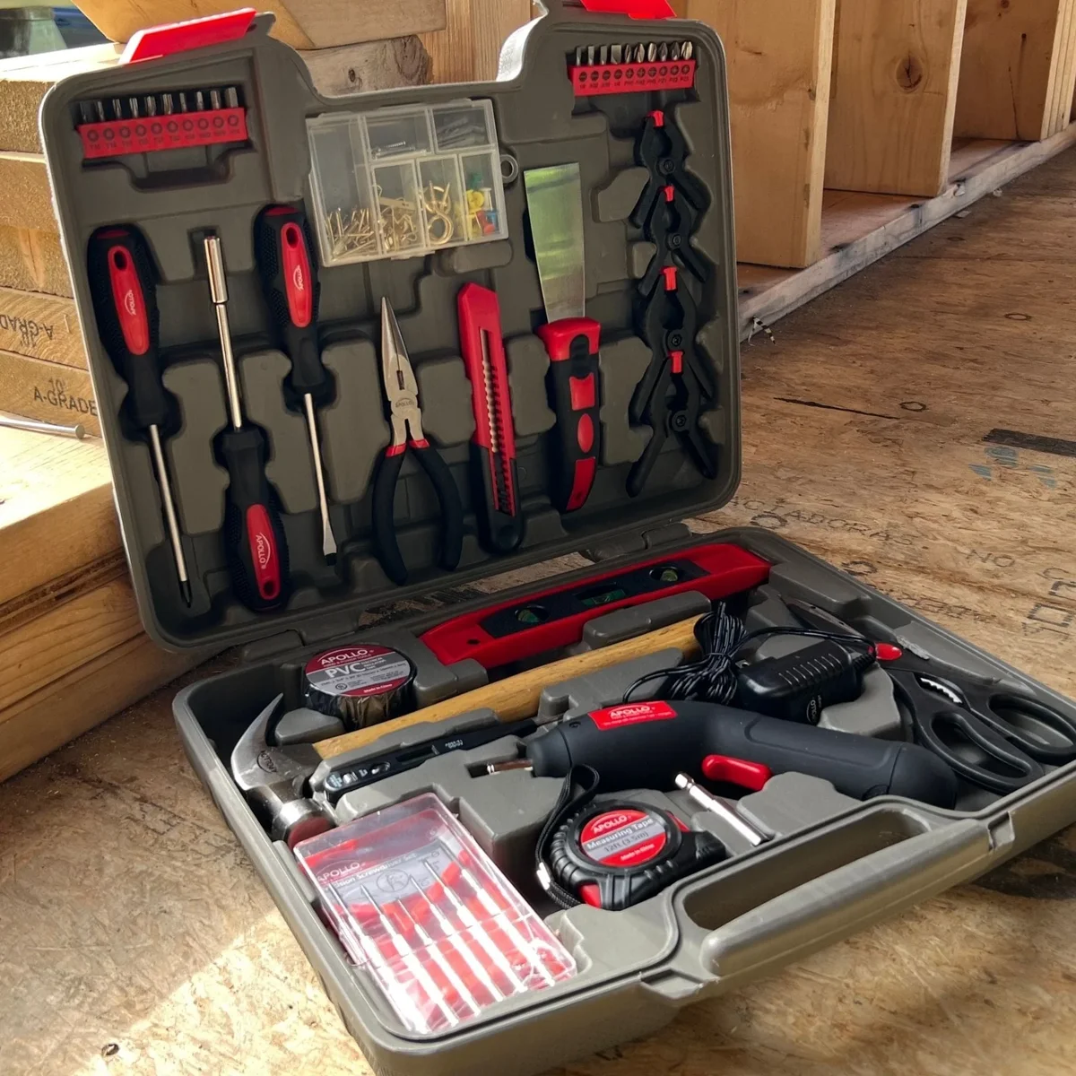 Everdaily Essentials 144 Piece Household Tool Kit with 4.8V Cordless Screwdriver - DT8422 Ref. 3805