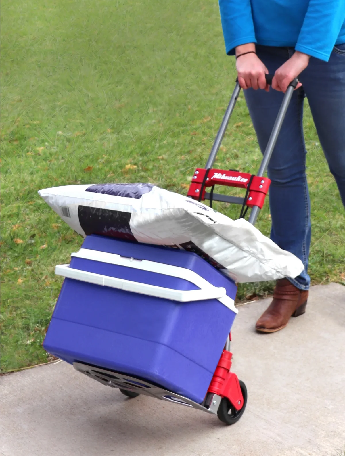 Milwaukee 73888, 150 lbs. 15 in x 16 in x 39 in Fold Up Hand Truck 4474
