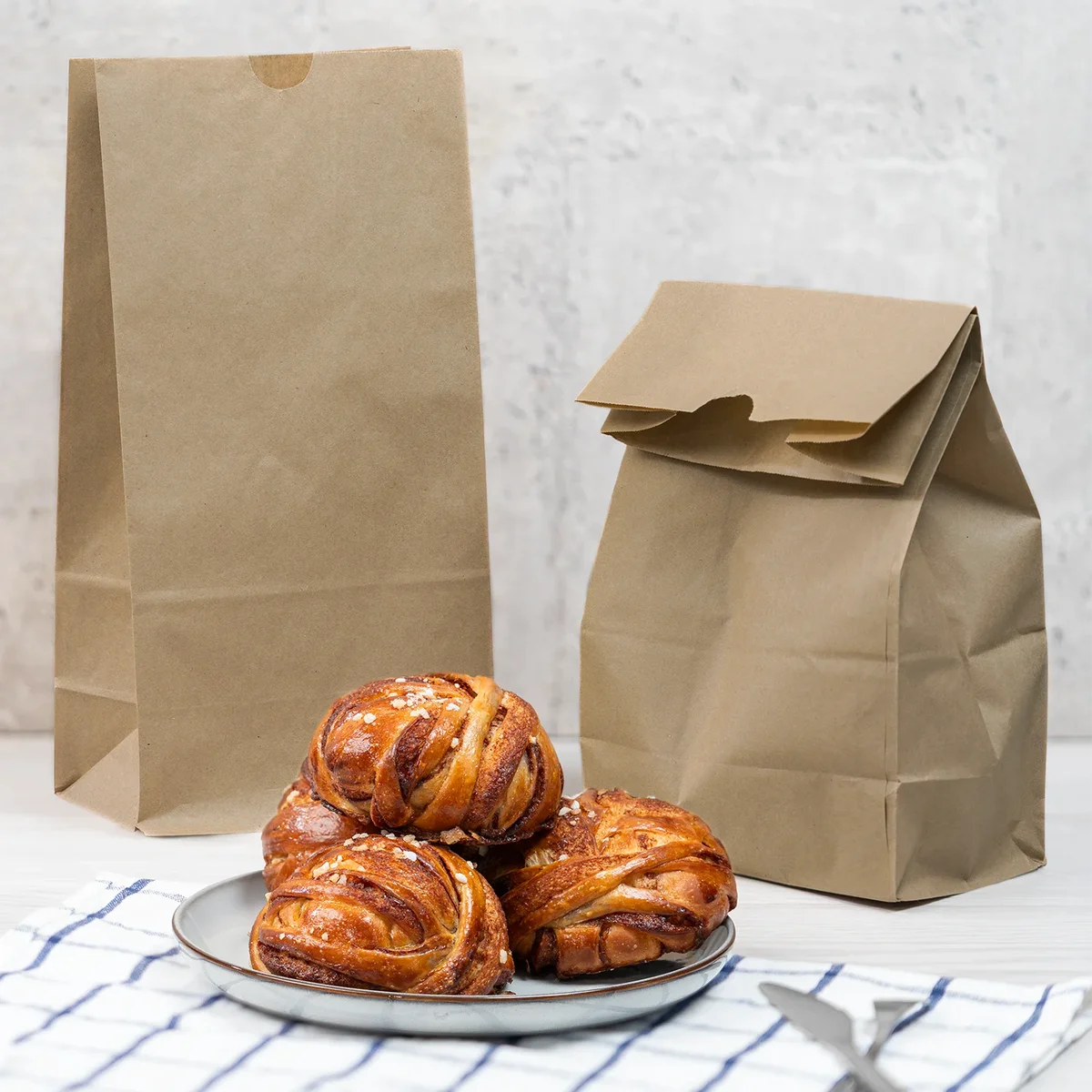 Karat Brown Paper Bags, 8 lb, 1,000 ct – Kraft Grocery, Lunch, and Takeout Bags, Bulk Pack 8443