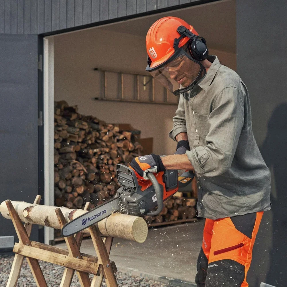 Husqvarna 970547511 Power Axe 225i 56V Lithium-Ion 14 in. Cordless Electric Chainsaw (2.5 Ah) 6362